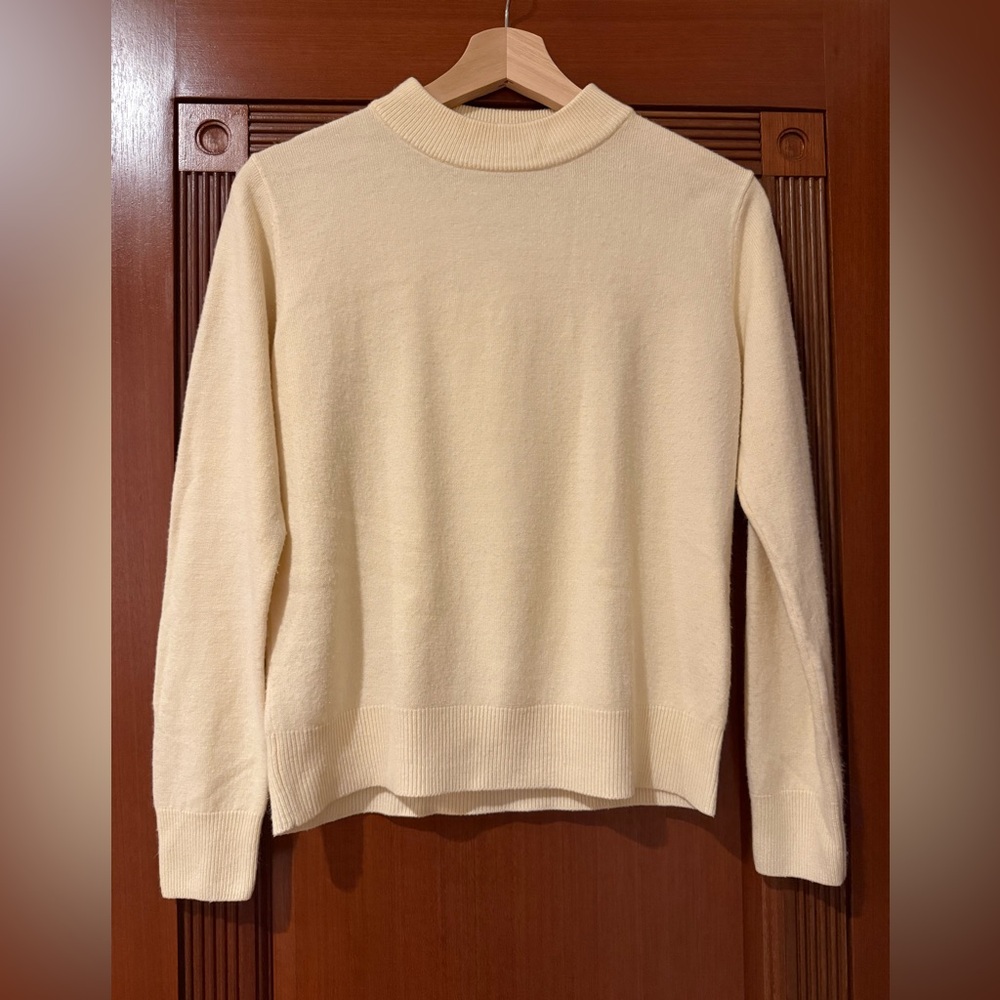 Sag Harbor Cream Yellow Turtleneck Sweater